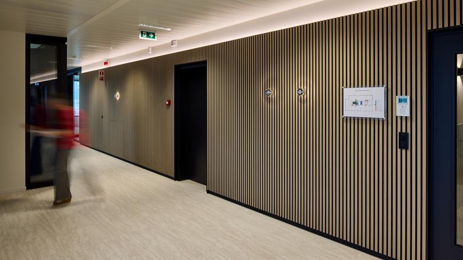 Totaalinterieur verheft bankkantoor in Namen tot referentie