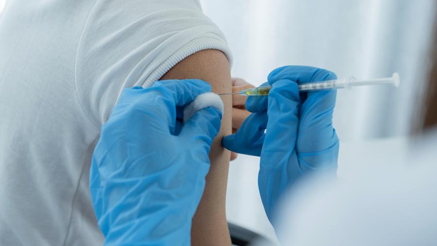 Absym: « La chaîne du froid, l’excuse glaciale pour mettre les généralistes hors jeu de la vaccination »